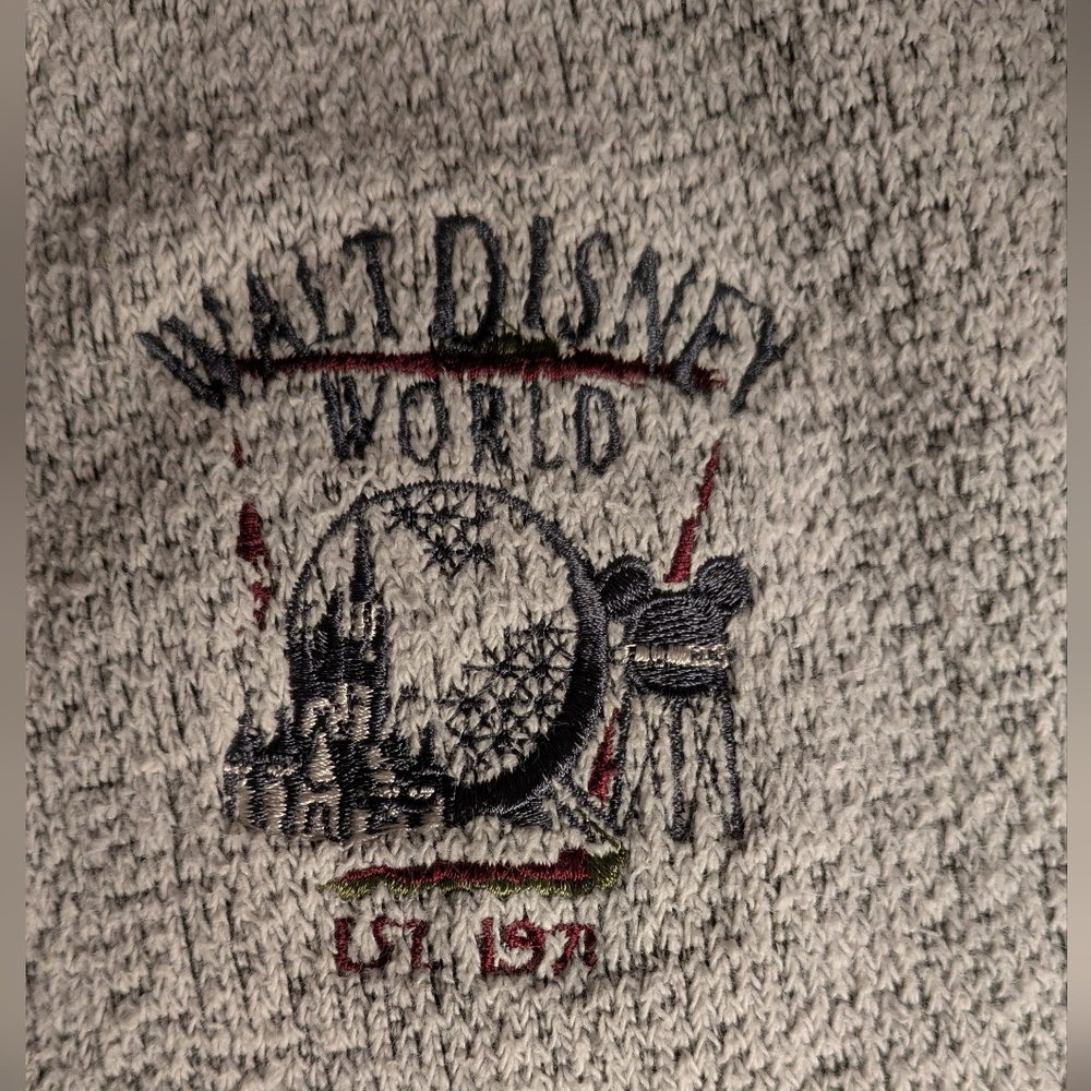 Vintage Walt Disney World Men's Gray Sweater with Embroidered Detail - Picture 2 of 6